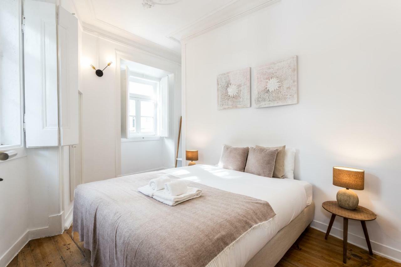 Alfama Tale Four-Bedroom Apartment W/ River View - By Lu Holidays Lisbon Bagian luar foto