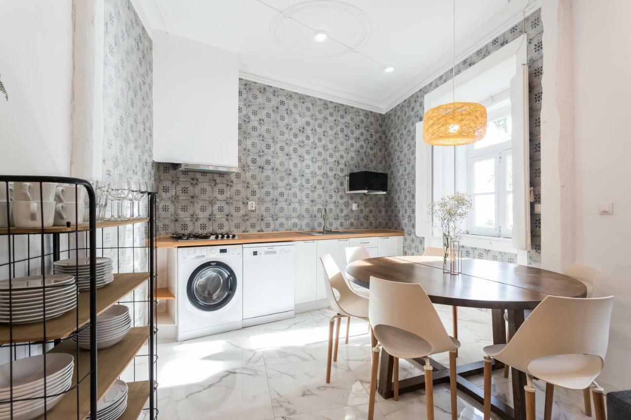 Alfama Tale Four-Bedroom Apartment W/ River View - By Lu Holidays Lisbon Bagian luar foto