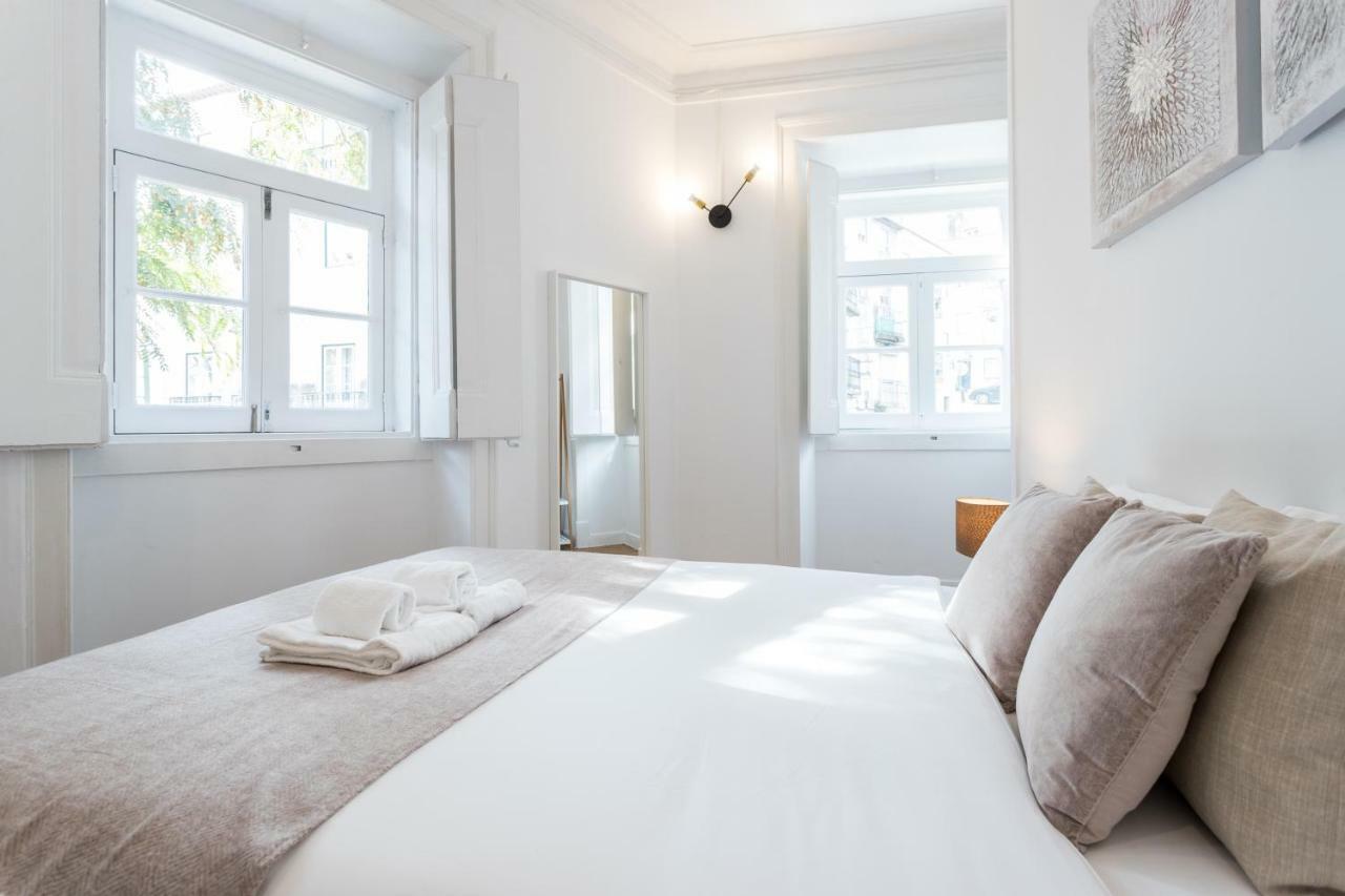 Alfama Tale Four-Bedroom Apartment W/ River View - By Lu Holidays Lisbon Bagian luar foto