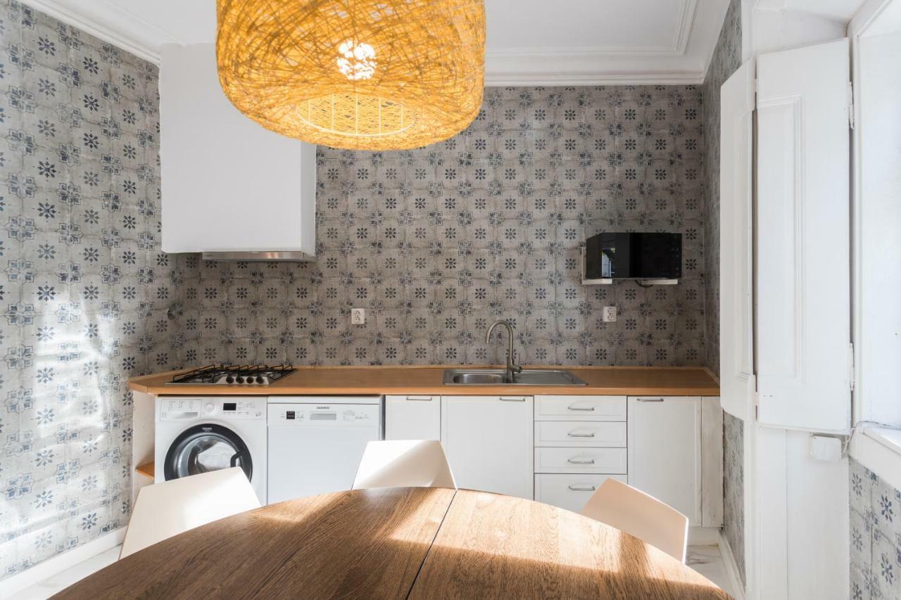 Alfama Tale Four-Bedroom Apartment W/ River View - By Lu Holidays Lisbon Bagian luar foto